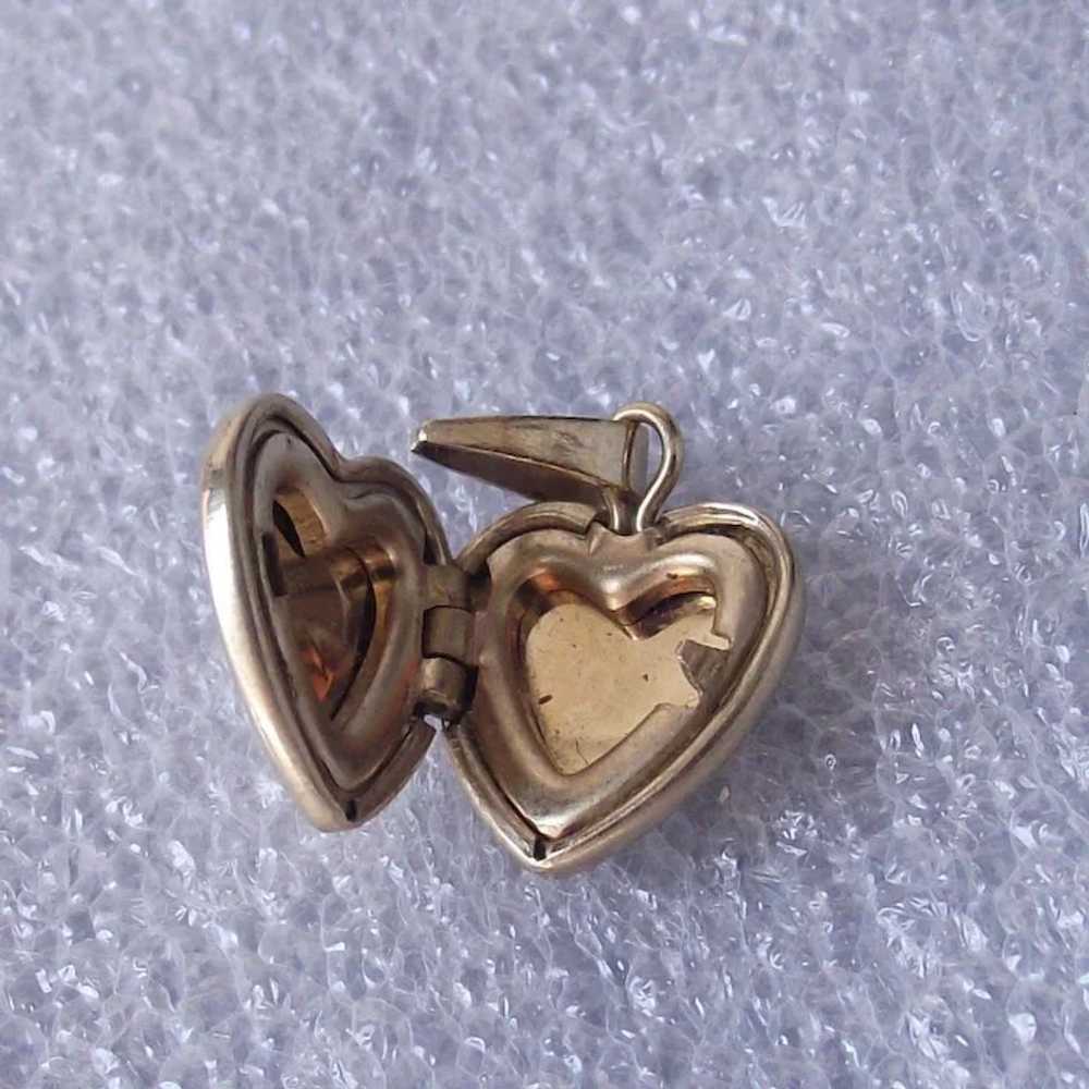 Vintage Tiny Baby Heart  Locket 14 kt Gold Fill - image 4