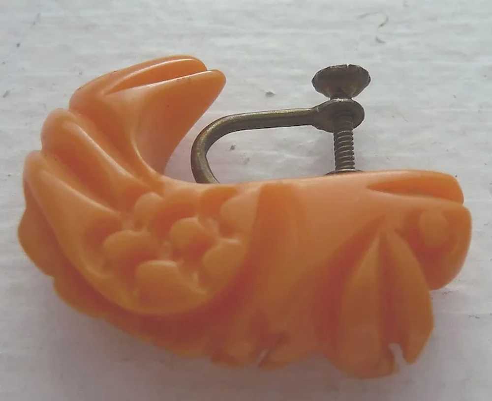 *UnUsUaL* Bakelite Earrings Carved Fish Serpent o… - image 3