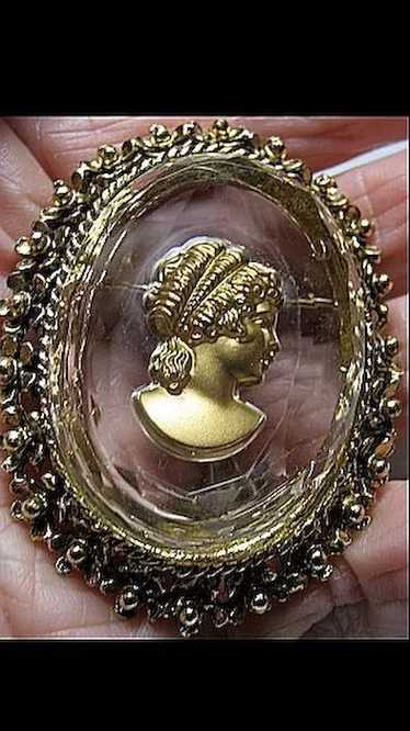 Vintage Large Reversed Carved Cameo Glass & Gold T
