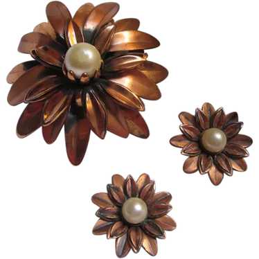 Renoir "Anemone" Faux-Pearl Centered Flower Brooc… - image 1