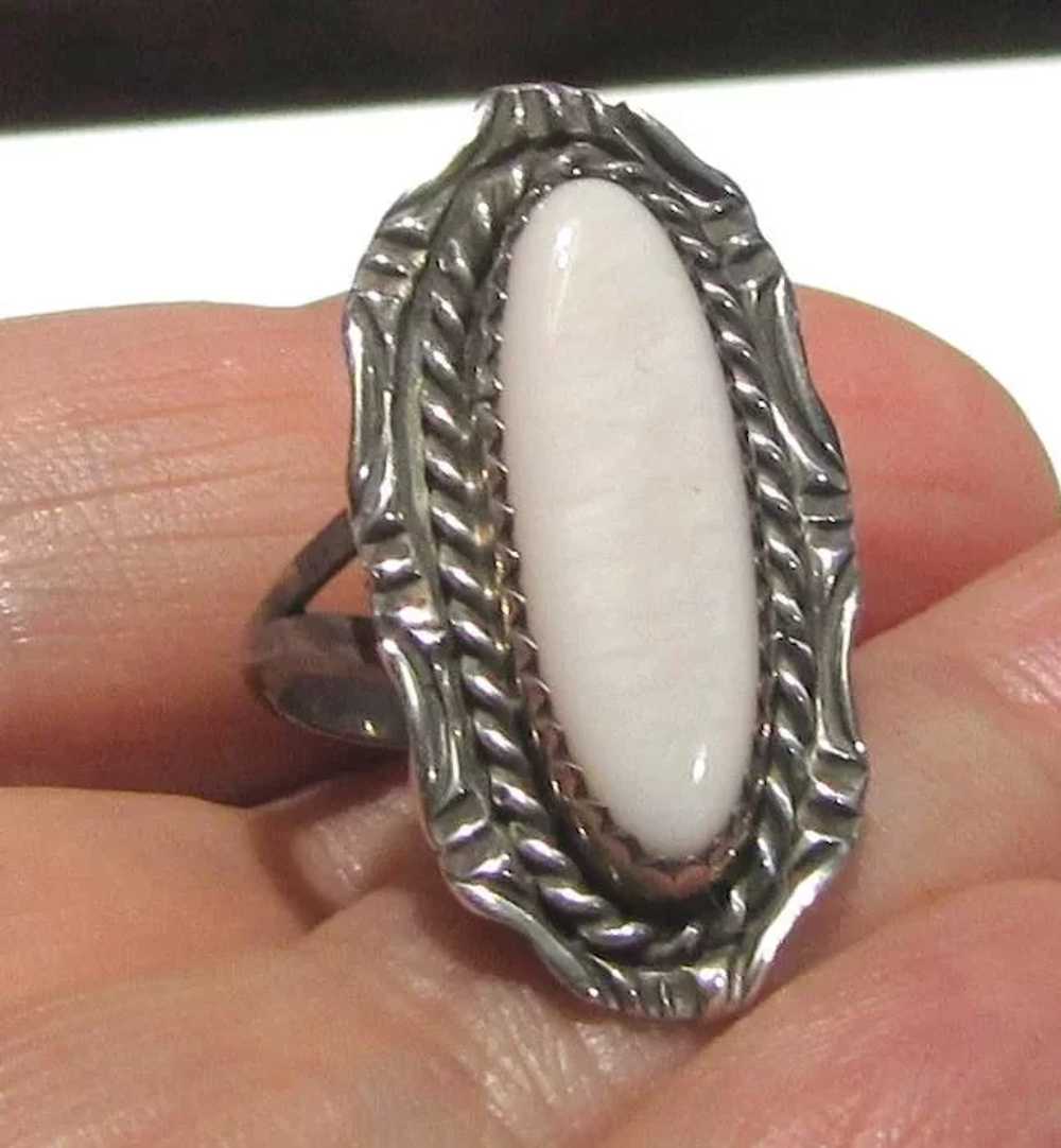 Sterling & Mother of Pearl Ring, Sz 5, 4.1 grams - image 3