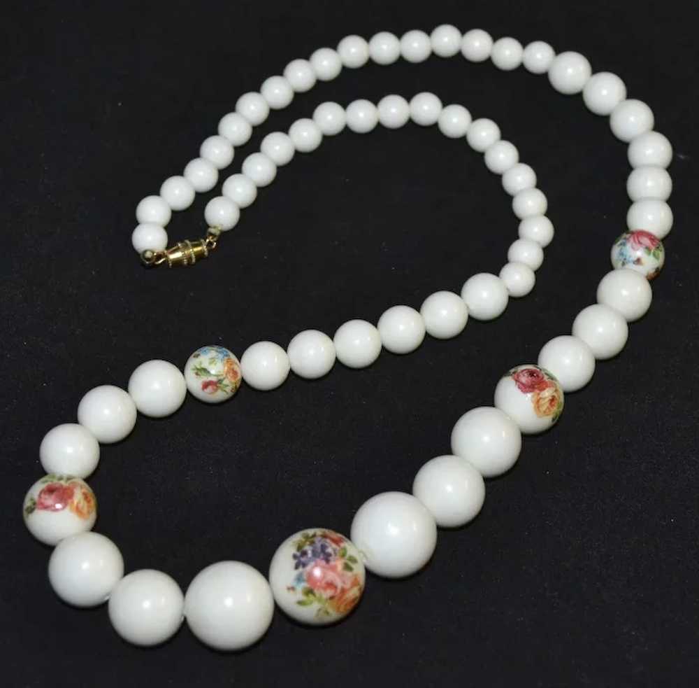 Beautiful Graduated White Bead Rose Decal Necklace - image 3