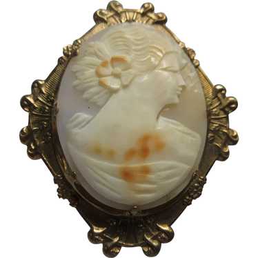 Vintage Carved Shell Cameo Brooch - image 1