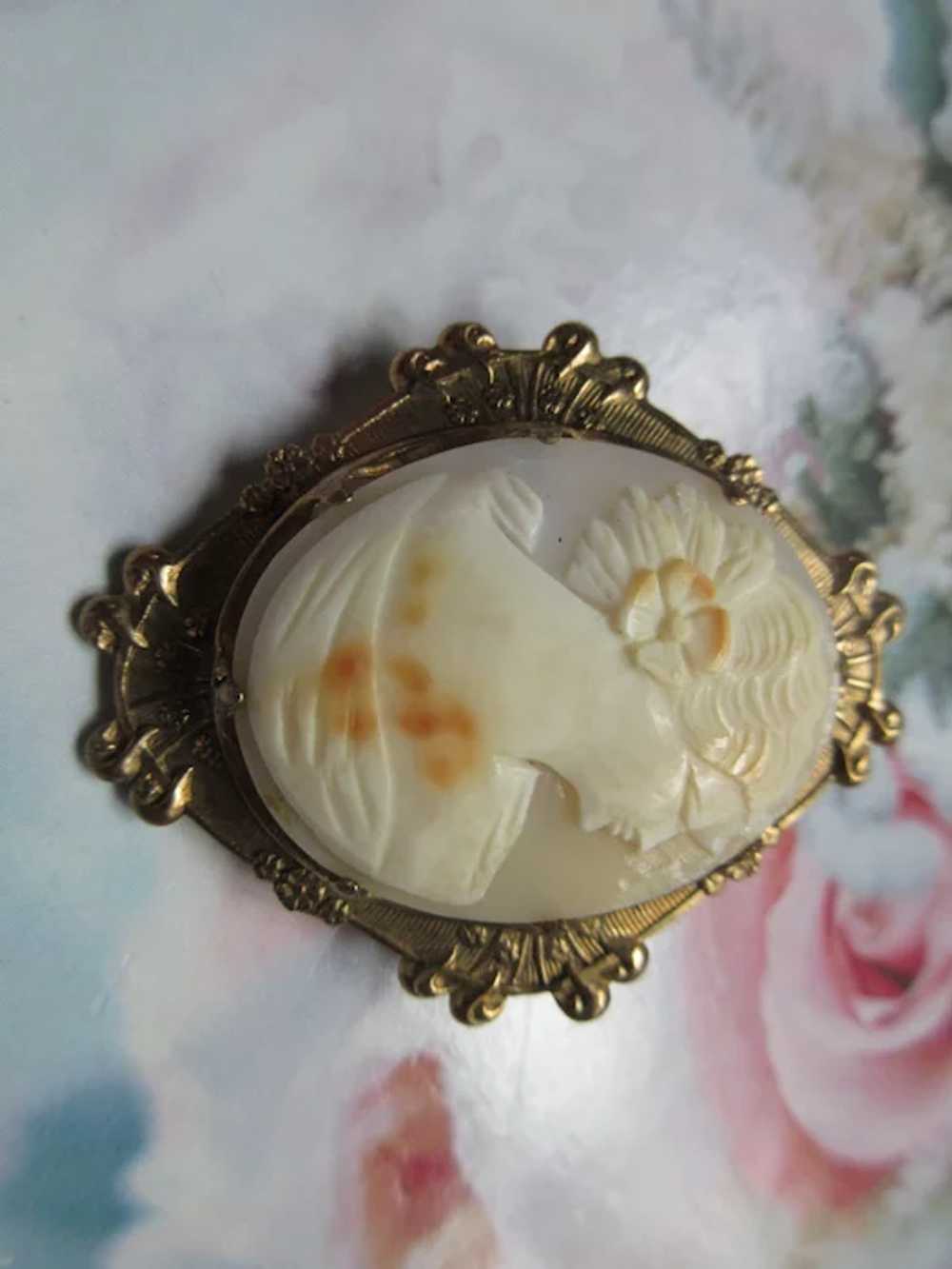 Vintage Carved Shell Cameo Brooch - image 6