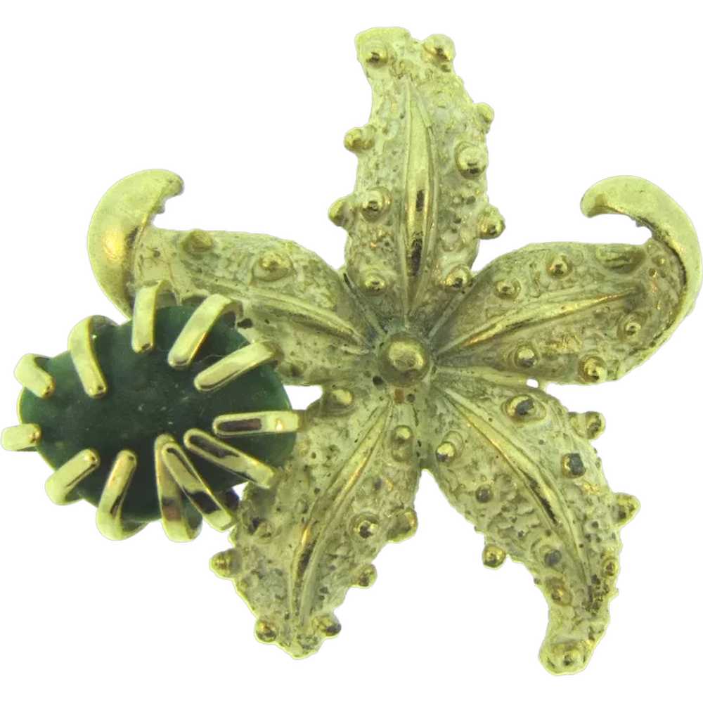 Vintage figural starfish Brooch with jade stone - image 1