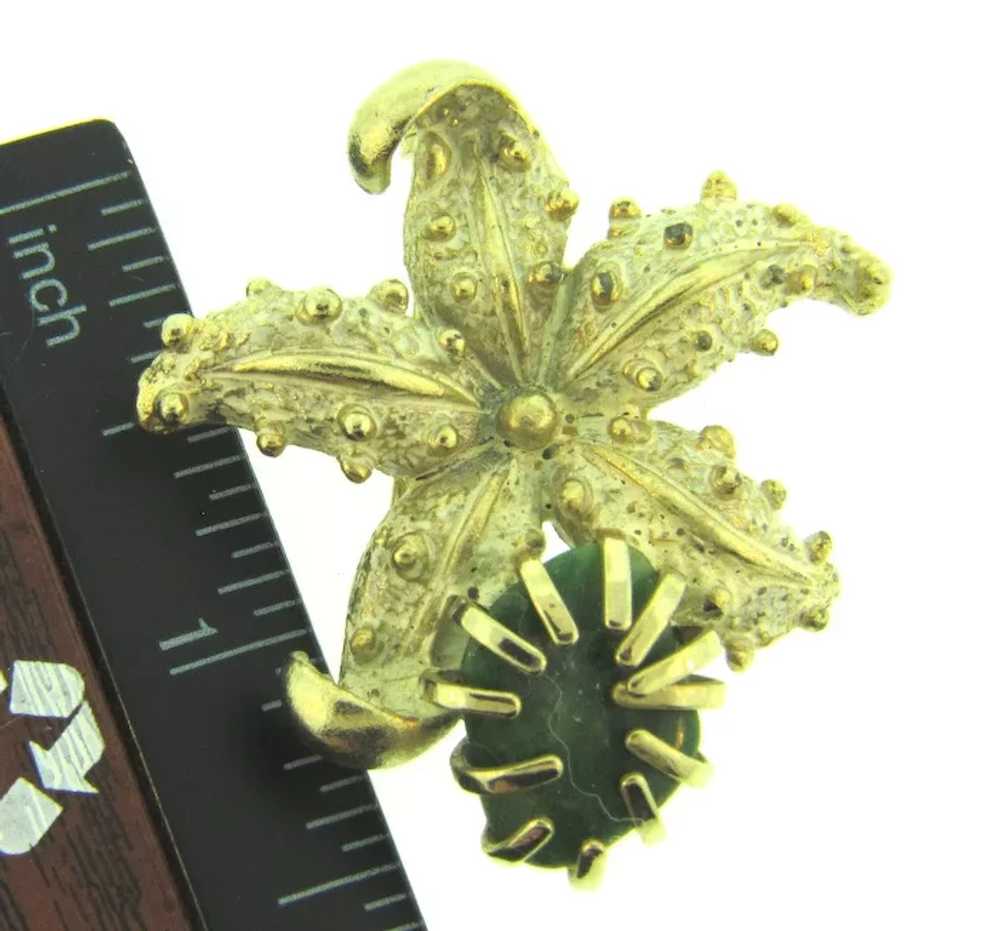 Vintage figural starfish Brooch with jade stone - image 3