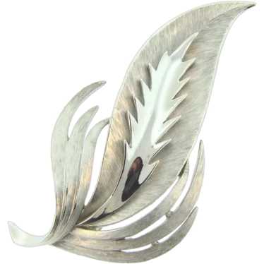 Signed Crown Trifari silver tone stylized leaf Br… - image 1