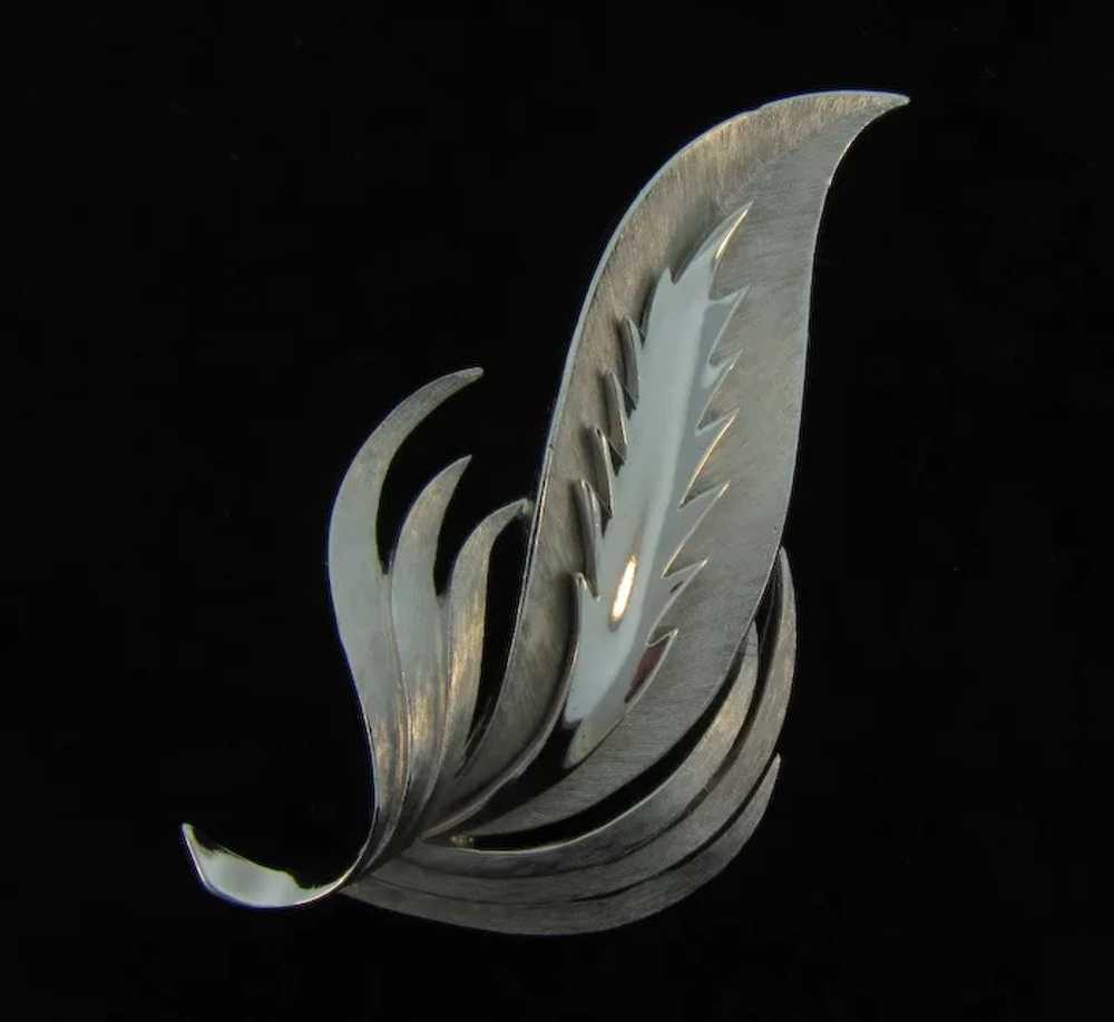 Signed Crown Trifari silver tone stylized leaf Br… - image 2