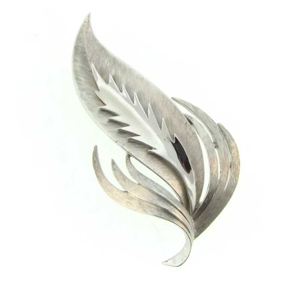 Signed Crown Trifari silver tone stylized leaf Br… - image 5