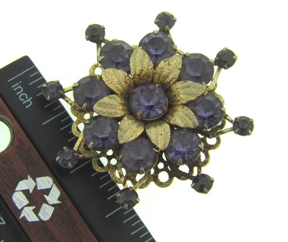 Vintage gold tone Brooch with purple rhinestones - image 3