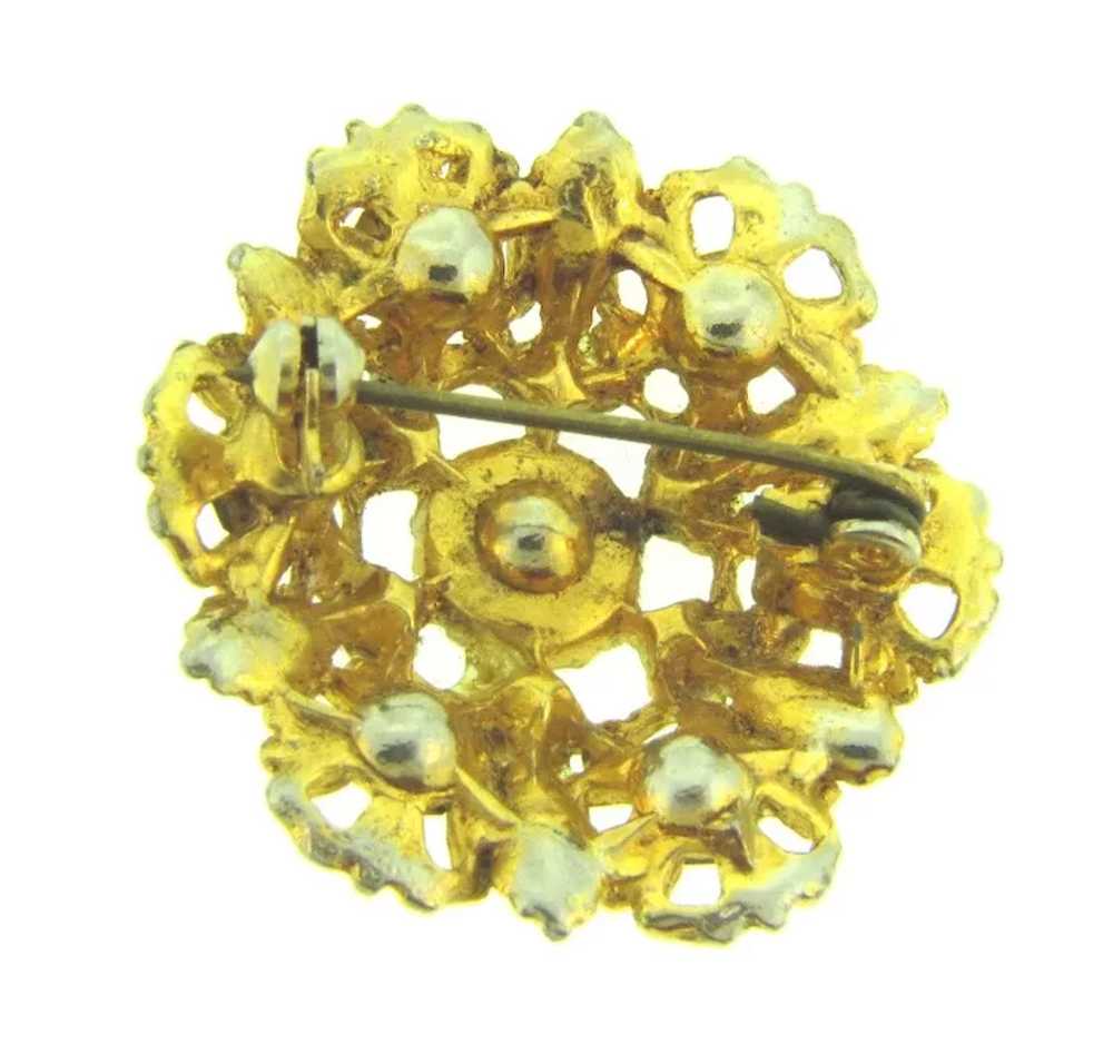 Vintage gold tone circular floral Brooch with gre… - image 2