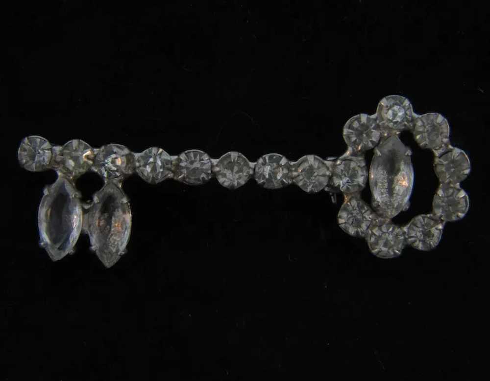 Vintage figural key Brooch with crystal rhineston… - image 4