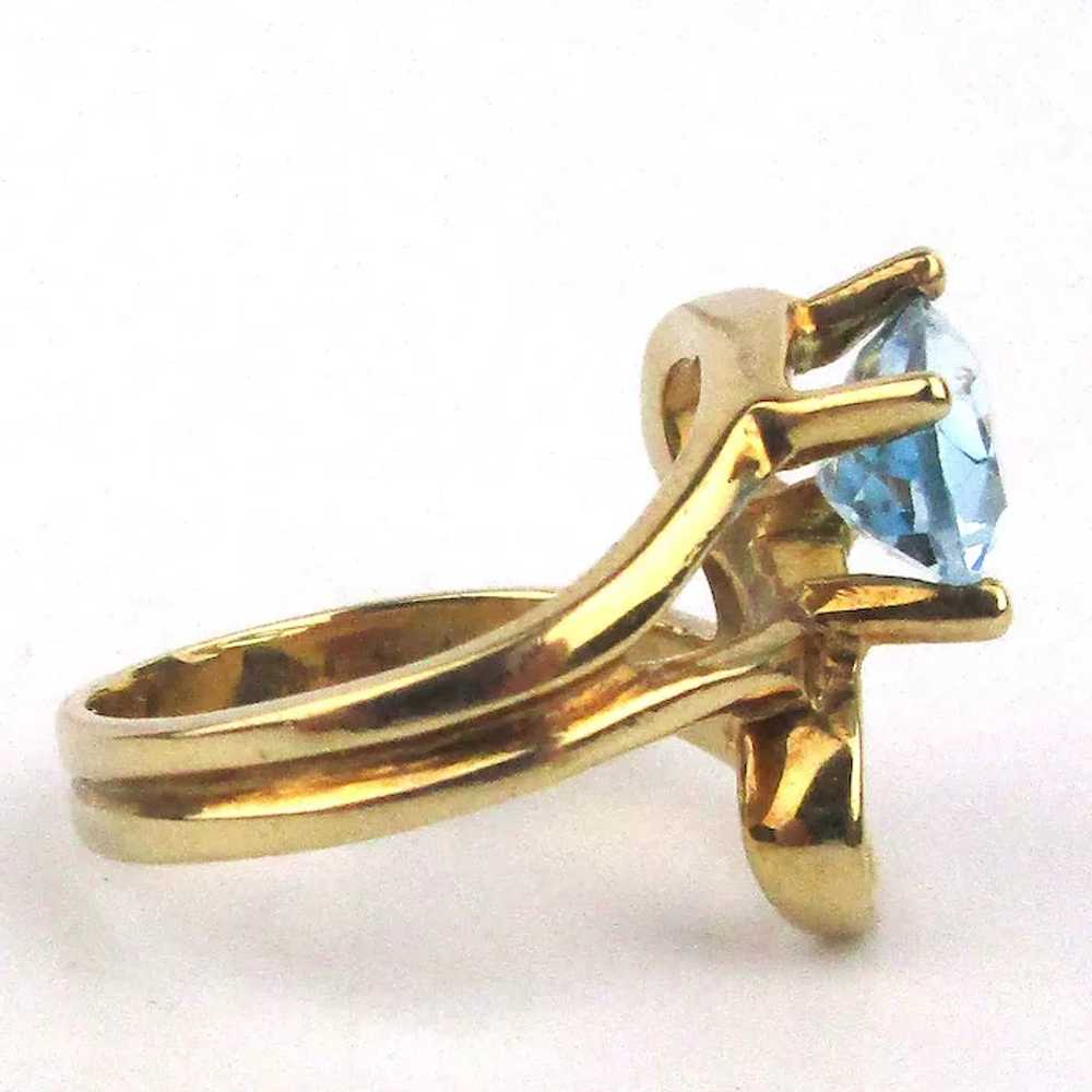 Estate 14K Gold Mexican Wavy Ring w/ Blue Topaz - image 2
