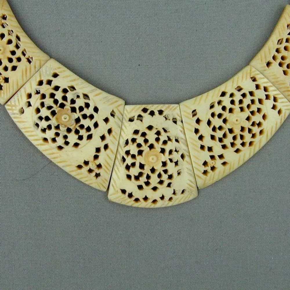 Vintage Hand-Carved Reticulated Bone Necklace - image 3