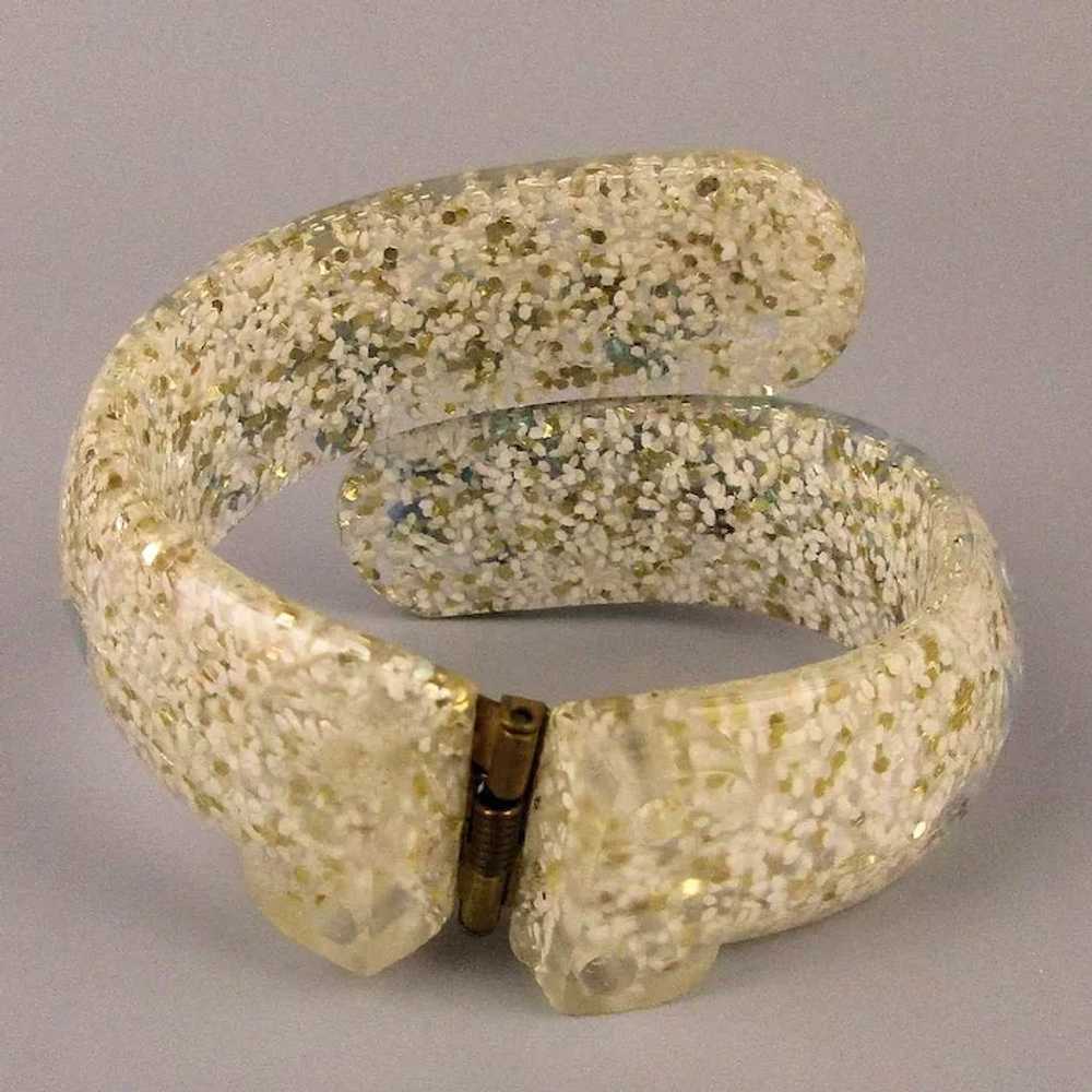 1950s Lucite Confetti - Shells Clamper Bracelet W… - image 3