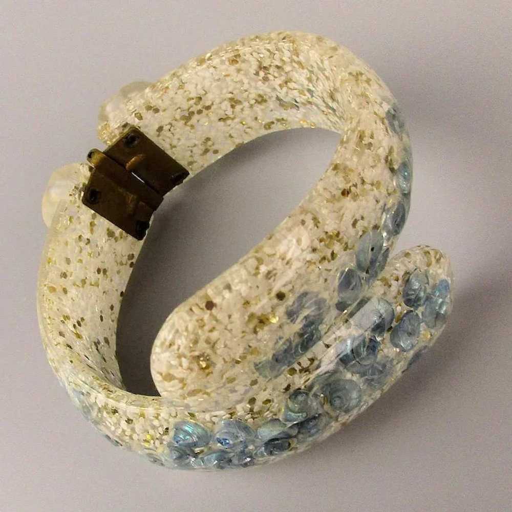 1950s Lucite Confetti - Shells Clamper Bracelet W… - image 5