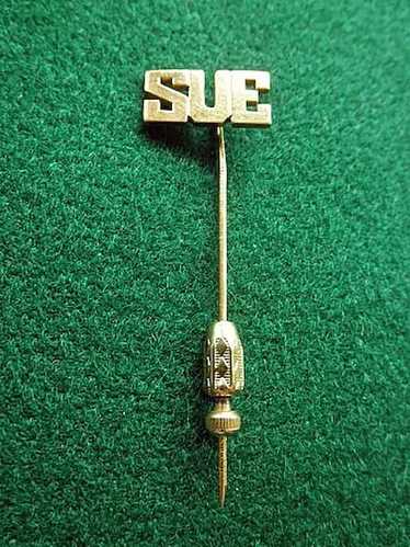 Fine 14K YG  "SUE"  Stick Pin