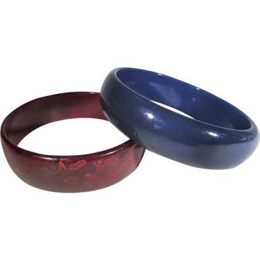 Bakelite Pair of Navy and Red Marbled Bangles - image 1