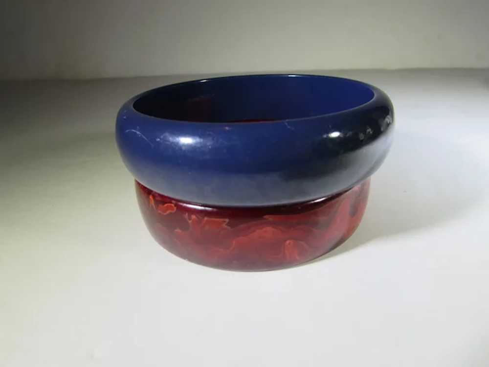 Bakelite Pair of Navy and Red Marbled Bangles - image 3