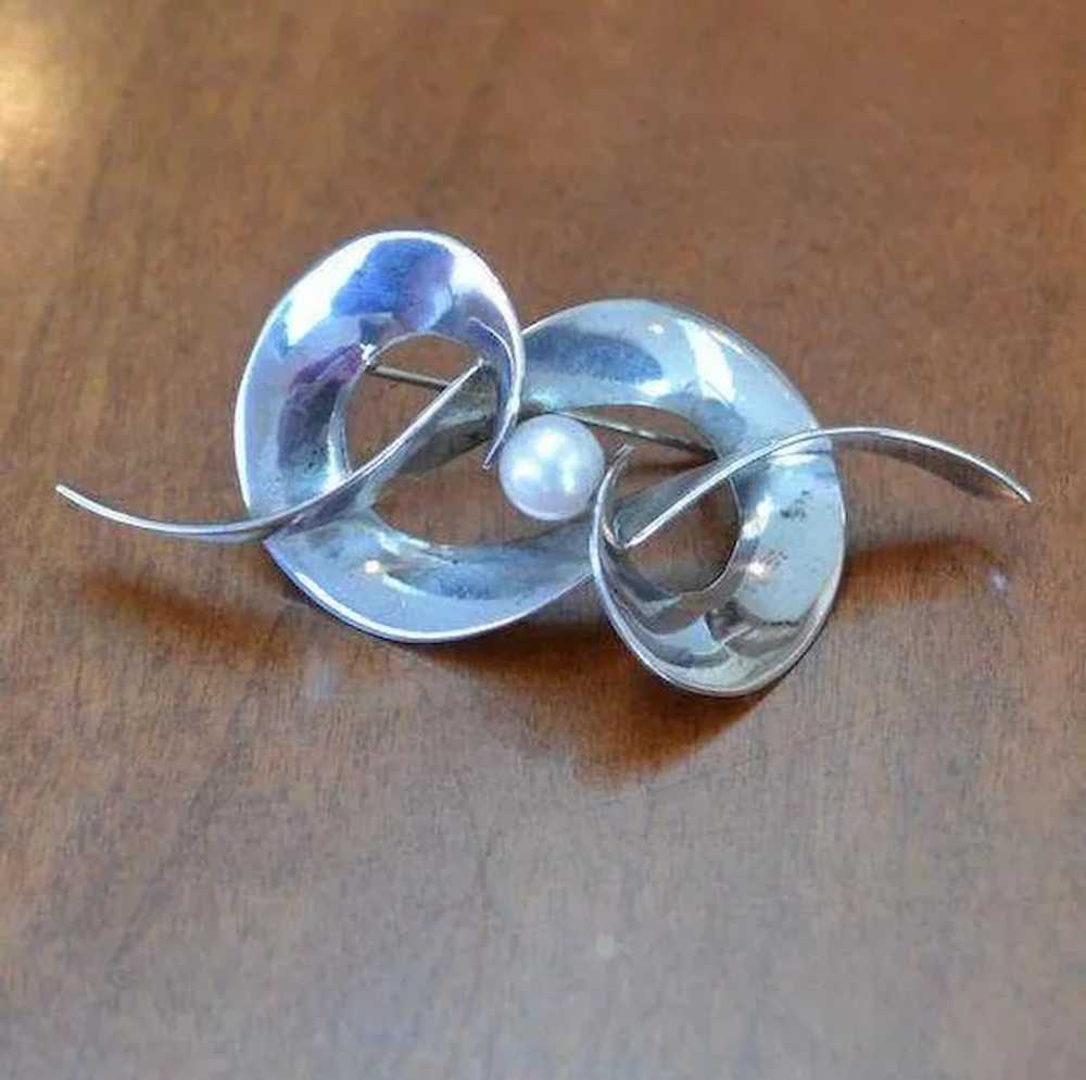 SILVER Swirl Knot with Pearl Brooch Pin - image 3