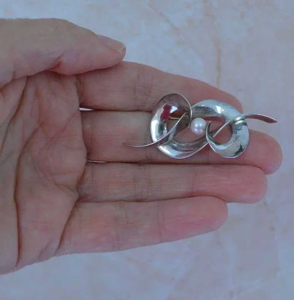 SILVER Swirl Knot with Pearl Brooch Pin - image 8