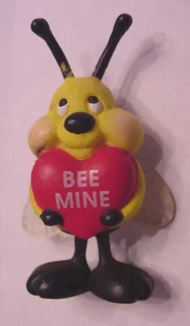 Vintage Plastic Be Bee My Valentine Pin