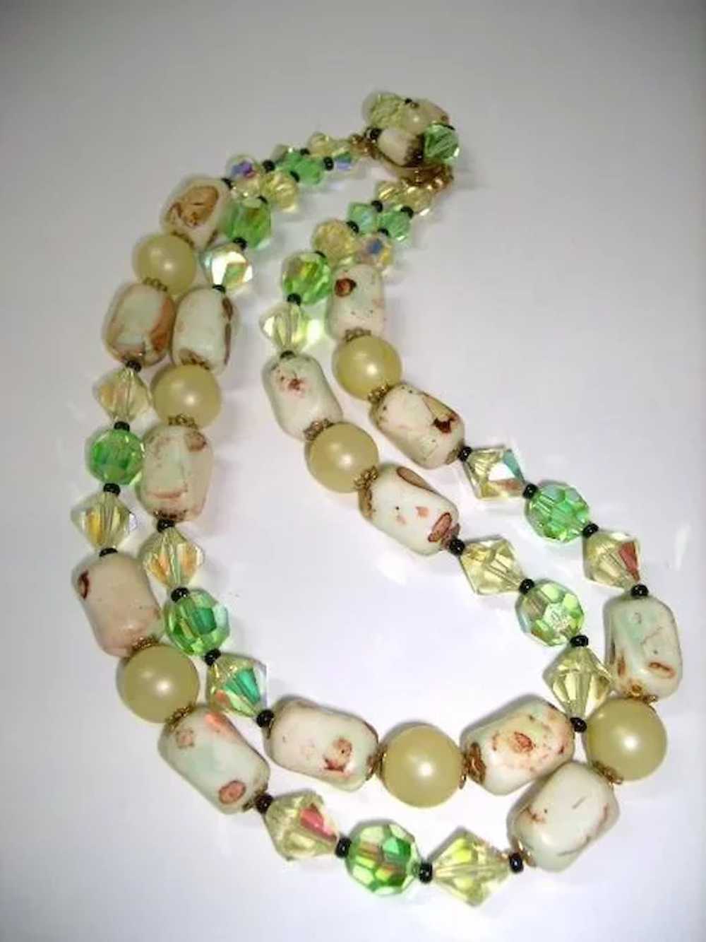 SPRING FLING!  50's Double Strand Glass and Plast… - image 2