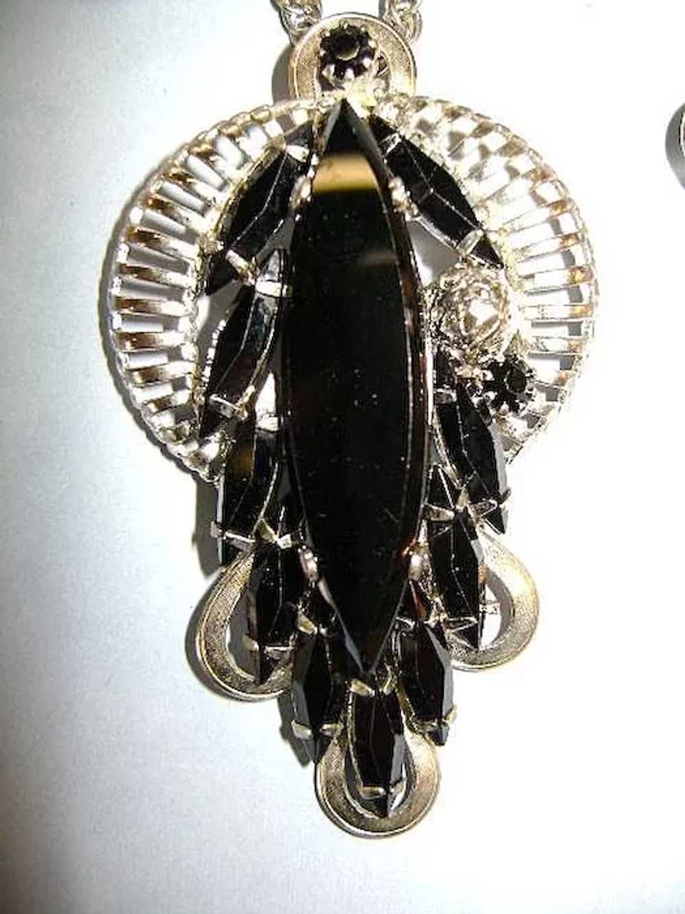 VINTAGE Black Navette Pendant and Clip Earrings - image 3