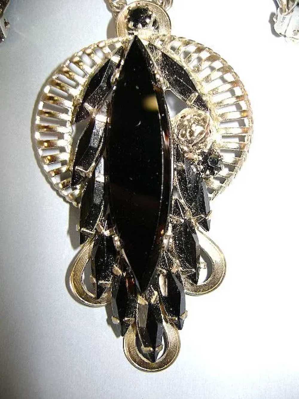 VINTAGE Black Navette Pendant and Clip Earrings - image 7