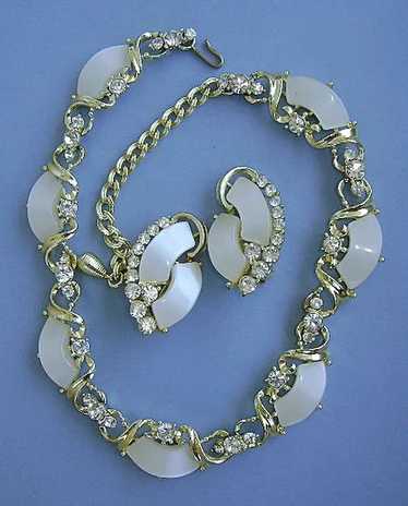 UNSIGNED 60's Thermoset  Plastic Necklace and Ear… - image 1