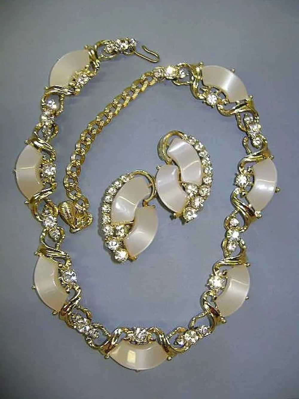 UNSIGNED 60's Thermoset  Plastic Necklace and Ear… - image 2