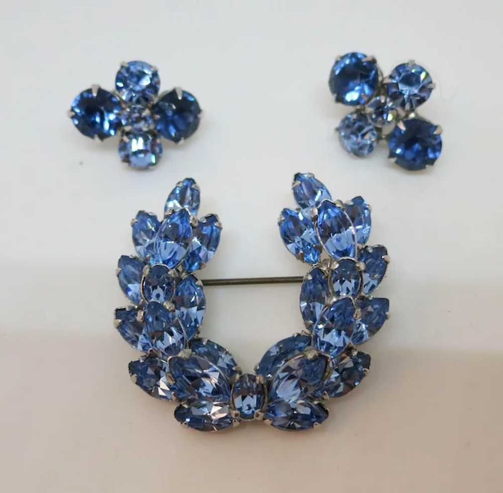 VINTAGE Bright  Myrtle Leaf Blue Brooch and Earri… - image 2