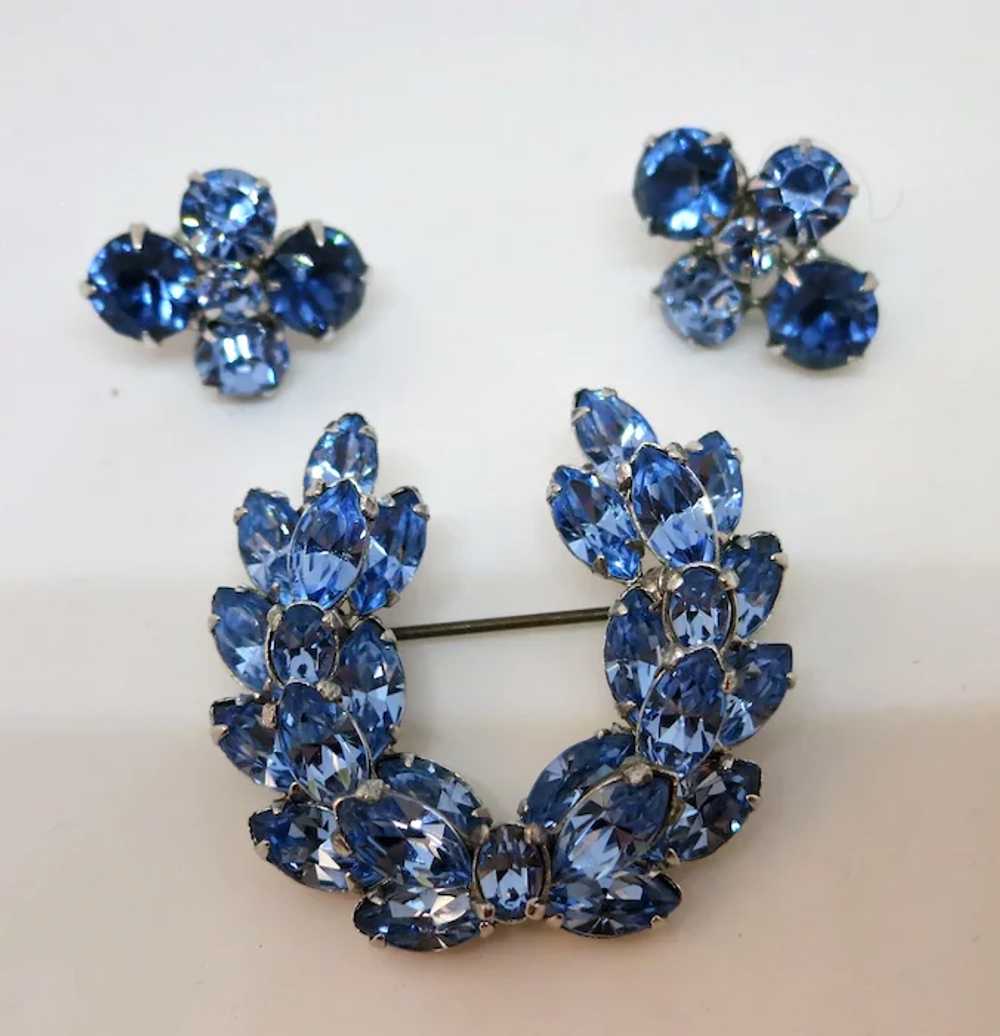 VINTAGE Bright  Myrtle Leaf Blue Brooch and Earri… - image 5