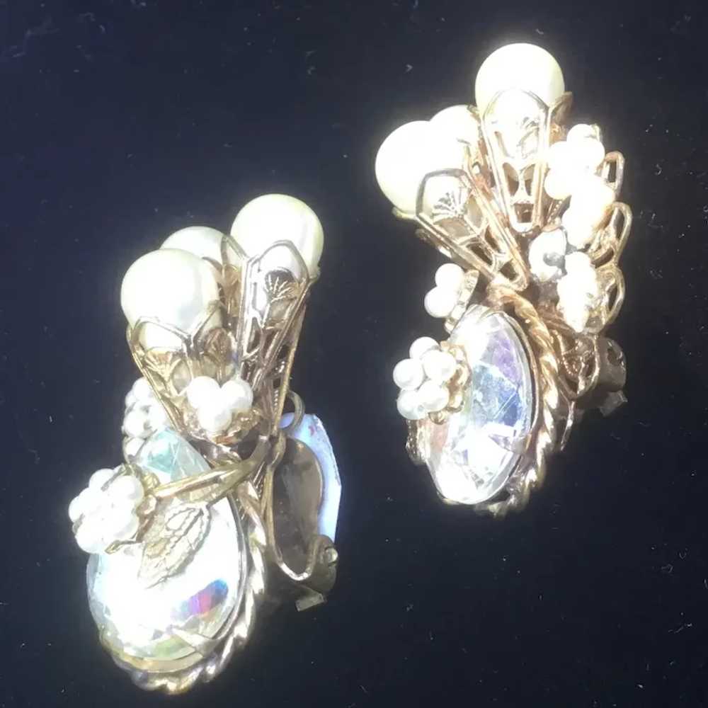 Large Pear Cut Aurora Borealis Faux Pearl Flowers… - image 6