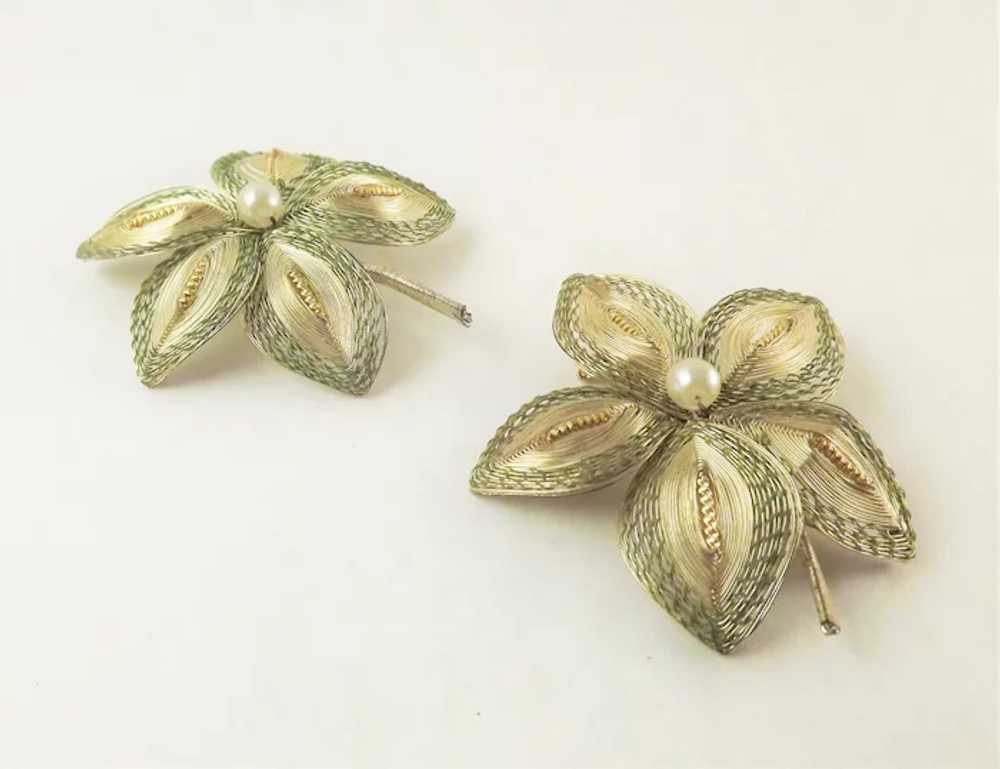 Green and Gold tone Mesh Wire Flower Vintage Broo… - image 2