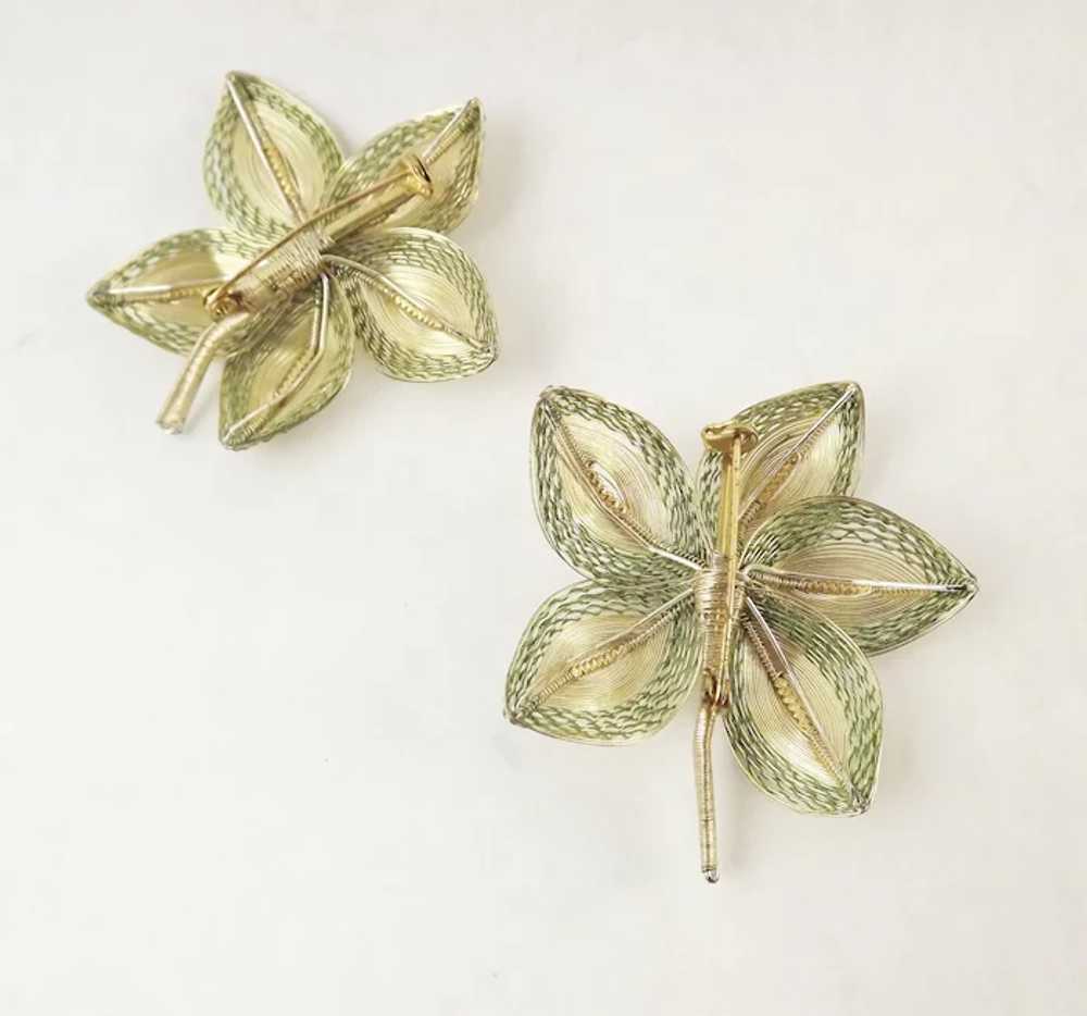 Green and Gold tone Mesh Wire Flower Vintage Broo… - image 4