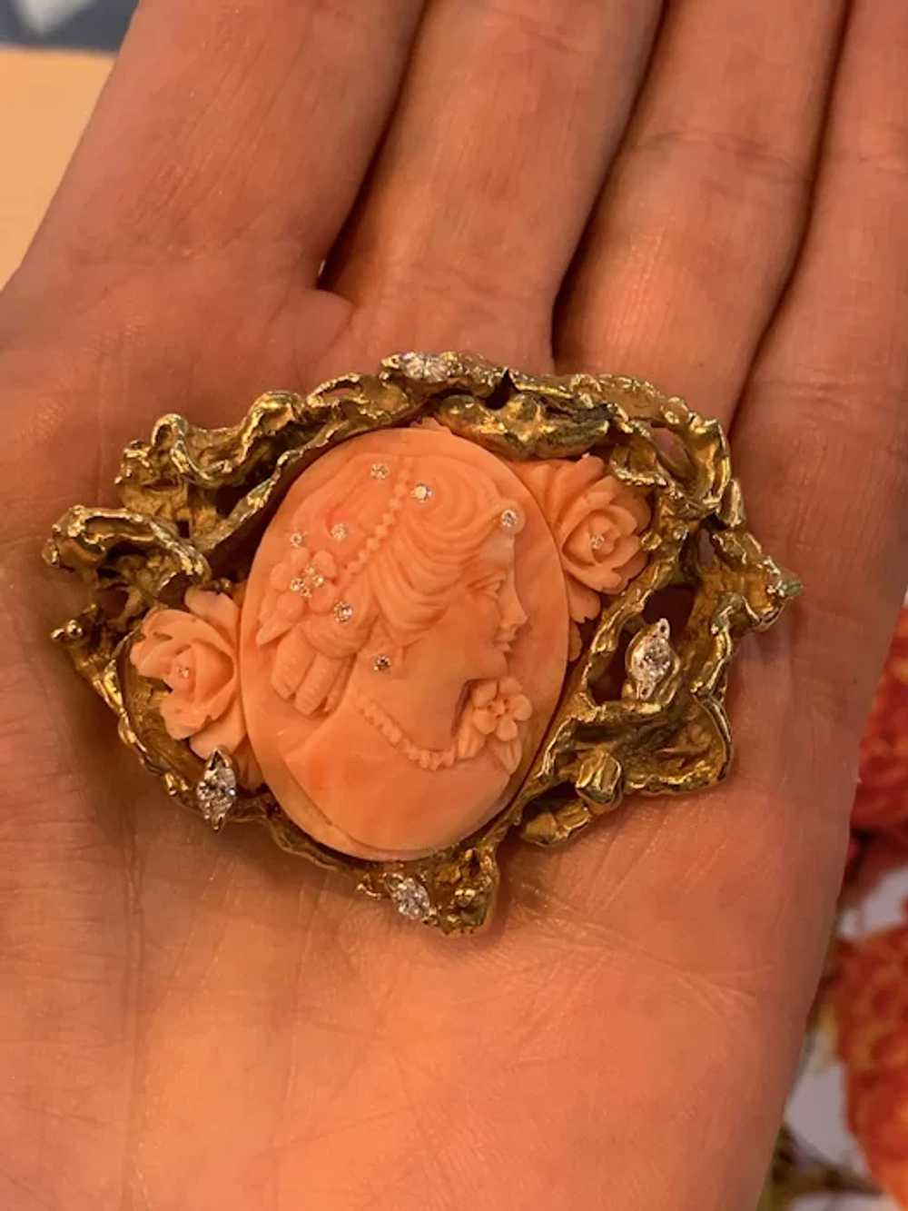 14K Yellow Gold Carved Coral Cameo Brooch - image 4