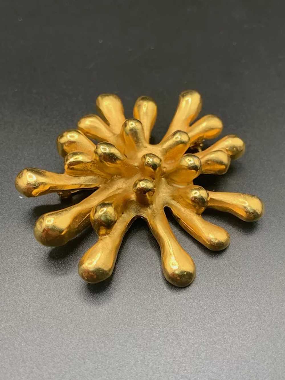 Christian Lacroix brooch Modernist Matte gold ton… - image 3