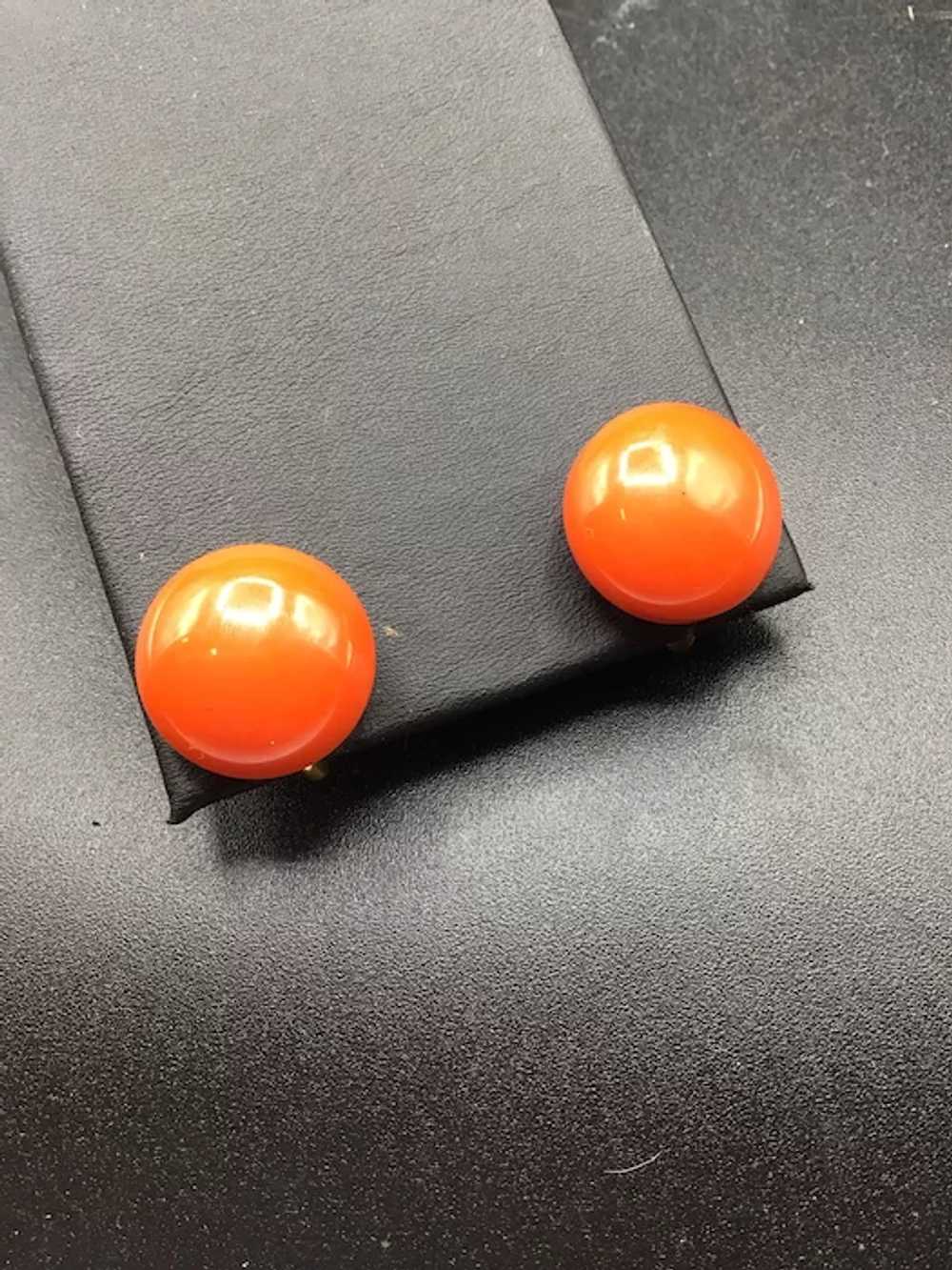Vintage Orange Bakelite Screw Back Earrings Round… - image 2