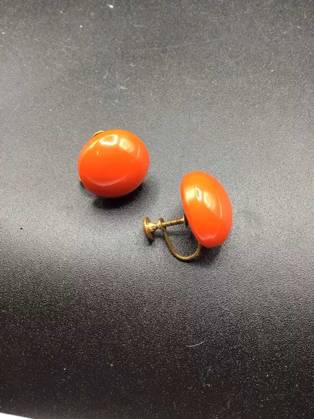 Vintage Orange Bakelite Screw Back Earrings Round… - image 3