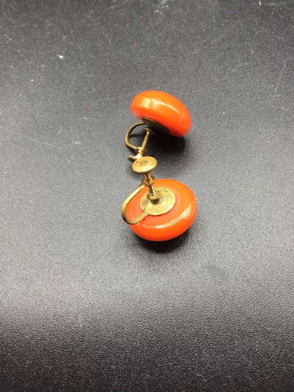 Vintage Orange Bakelite Screw Back Earrings Round… - image 4