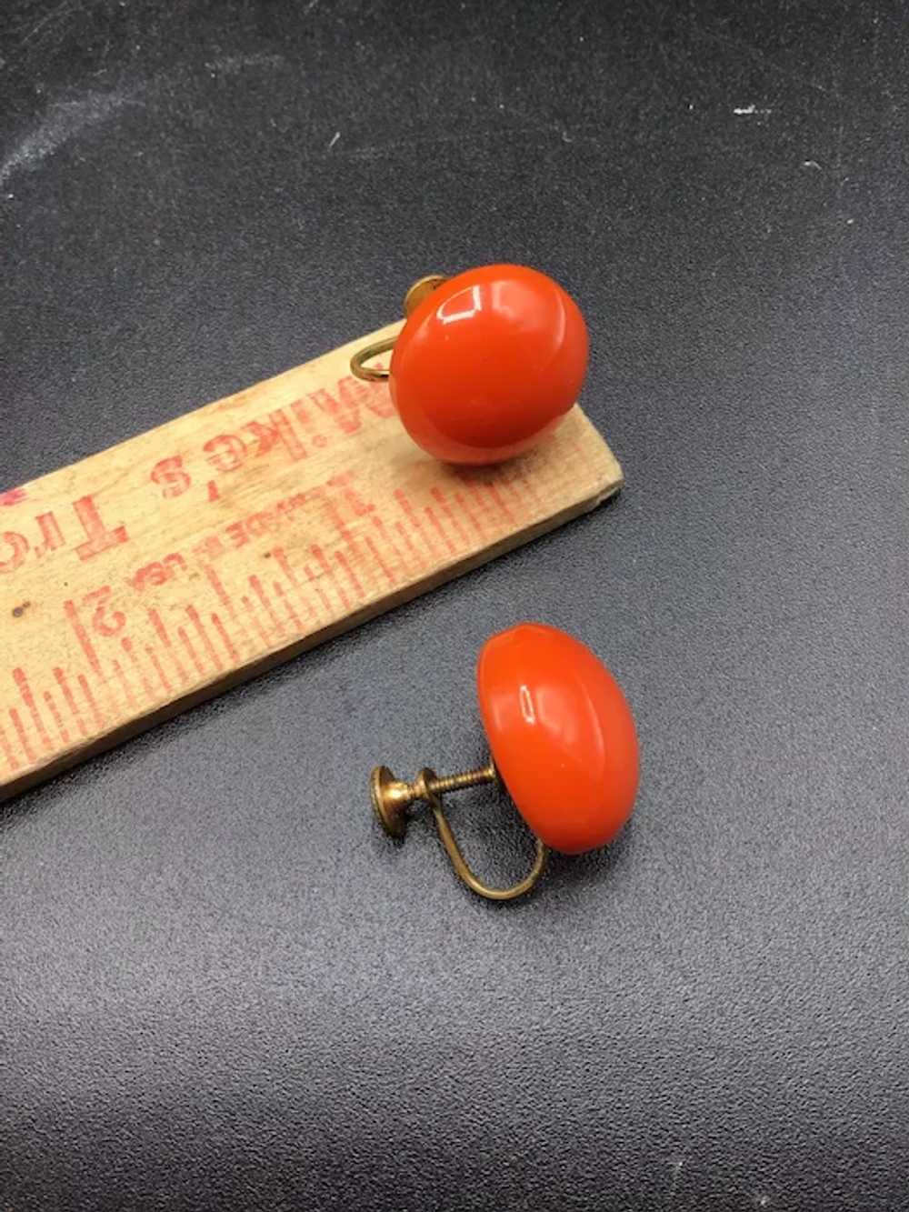 Vintage Orange Bakelite Screw Back Earrings Round… - image 5