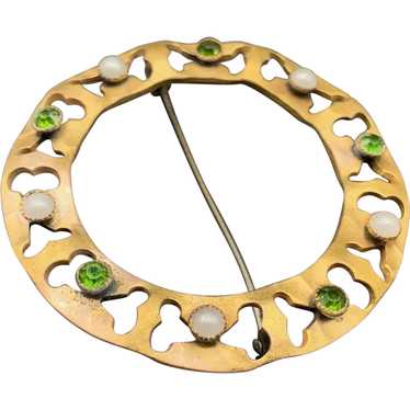 Circle Brooch with genuine pearls and peridot gre… - image 1