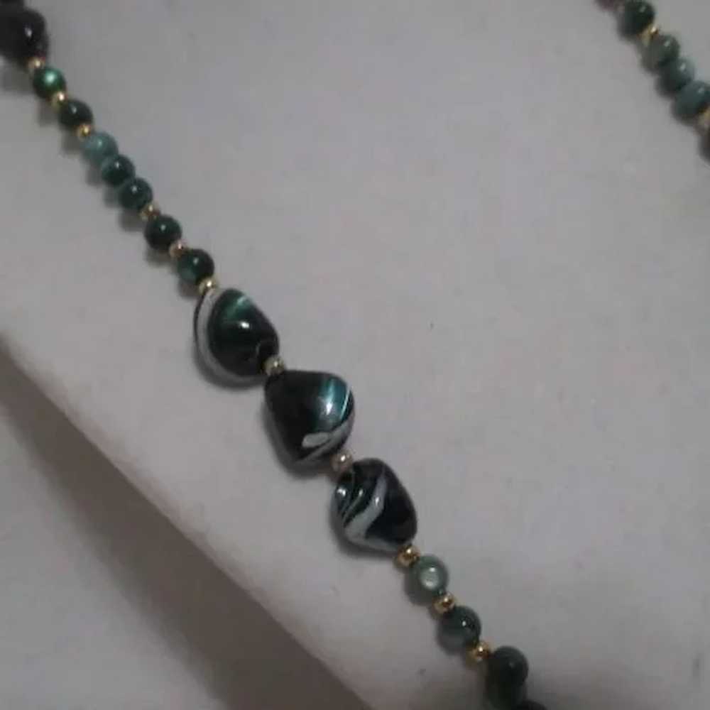 Green Art Glass Beaded Necklace with Gold Bead Ac… - image 3