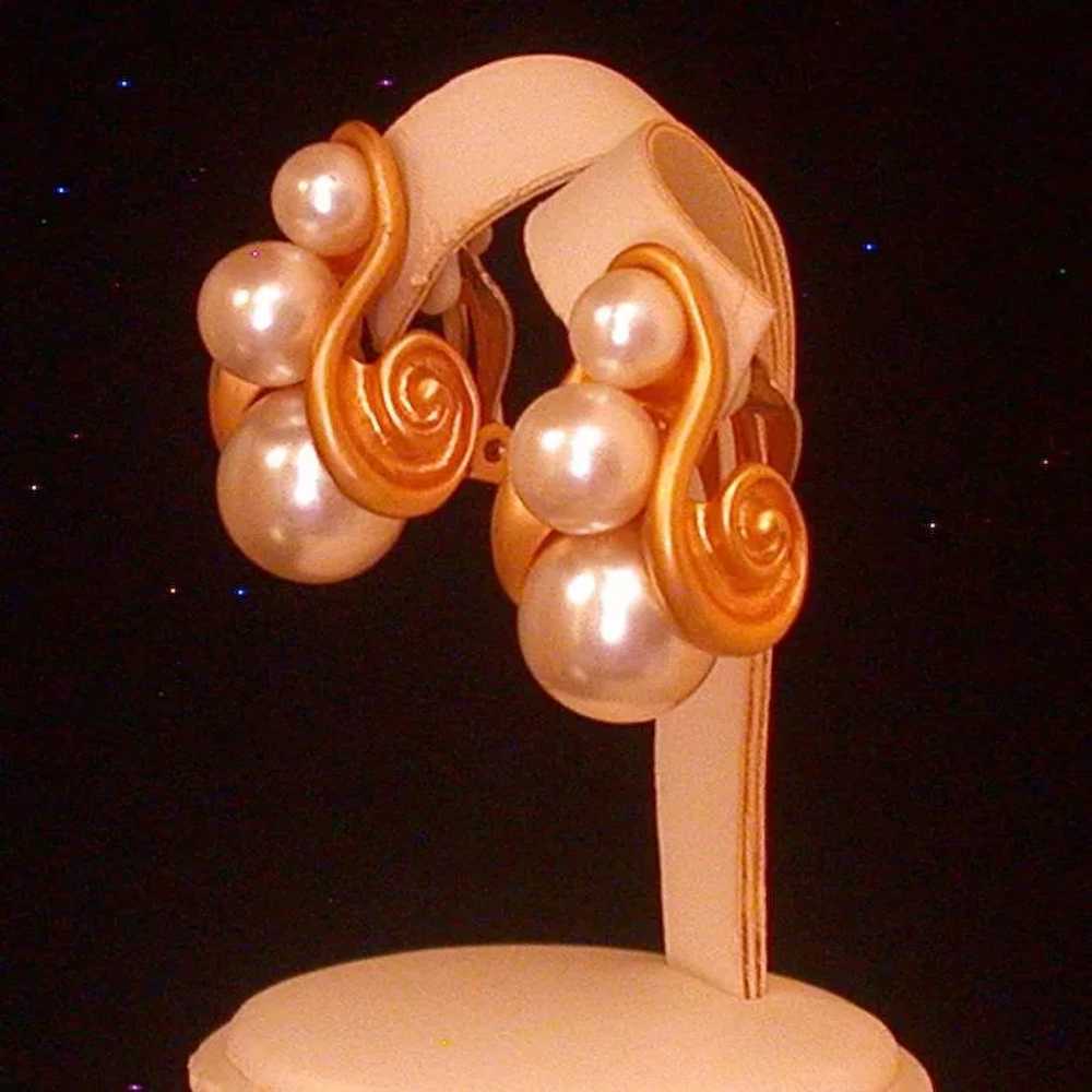 Bold Faux Pearl/Goldtone Clip Earrings, Circa 198… - image 2