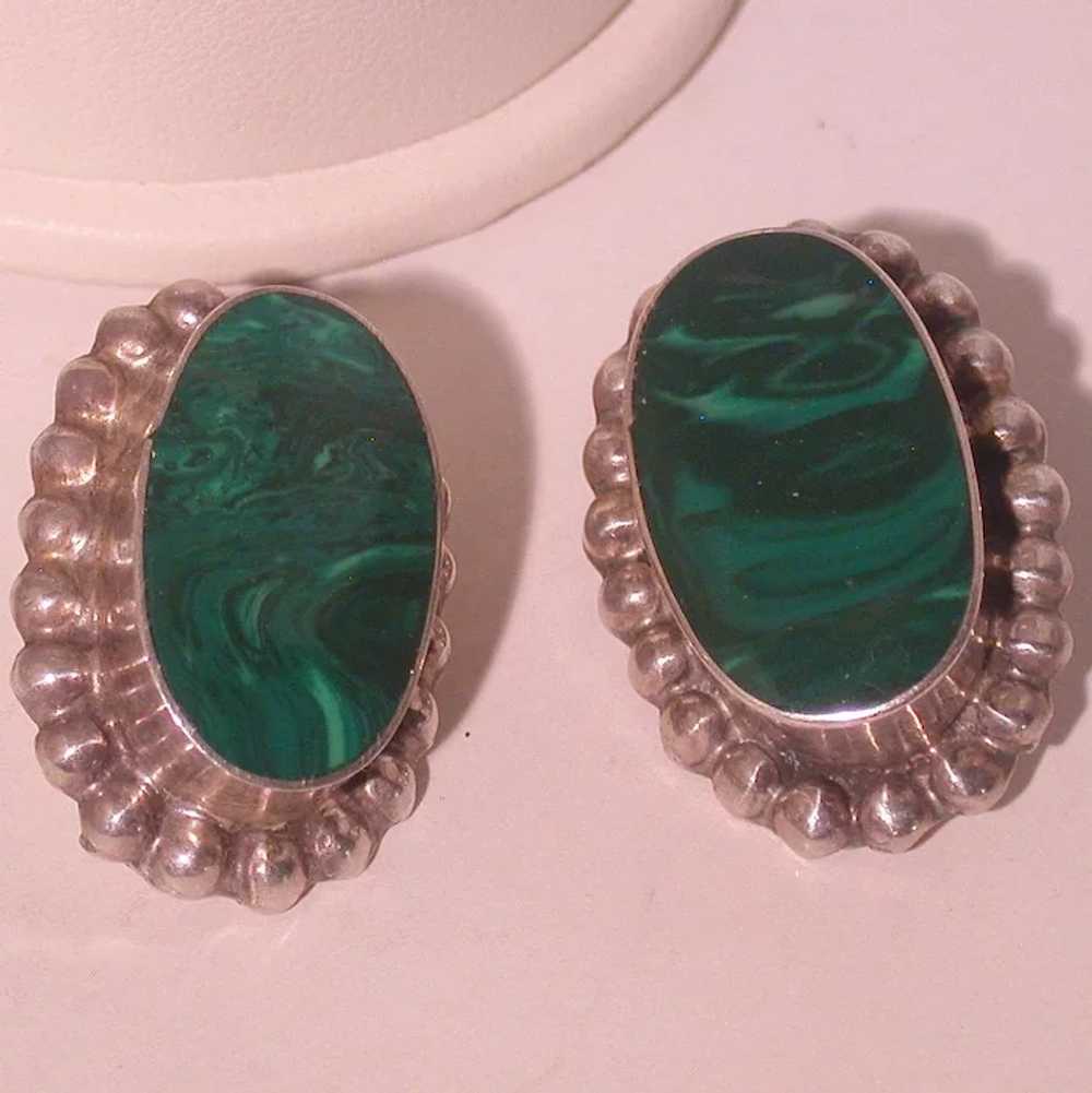 Mexican Silver And Malachite Oval Earclips - image 4