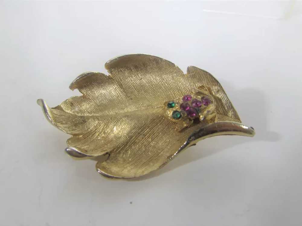 Gold Tone Leaf Pin With Bejeweled Frog - image 3