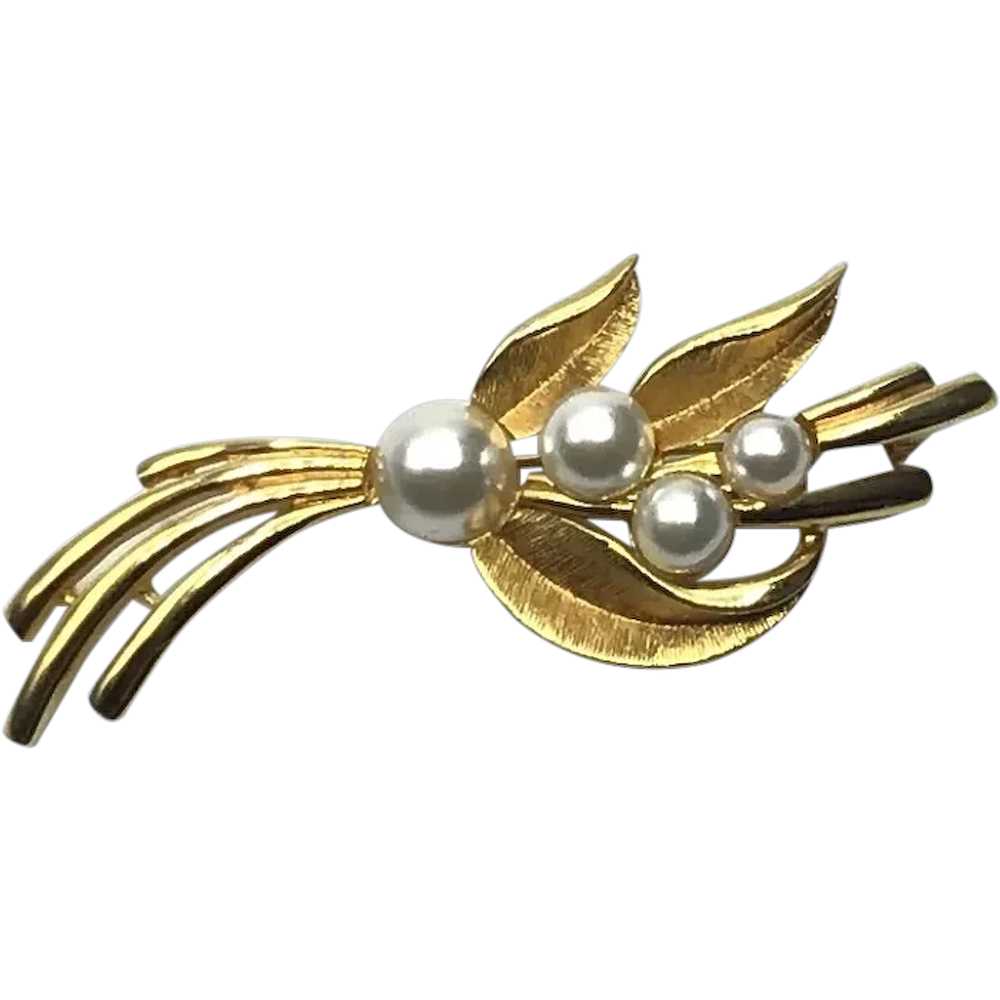 Napier Gold Tone Faux Pearls Brooch - image 1