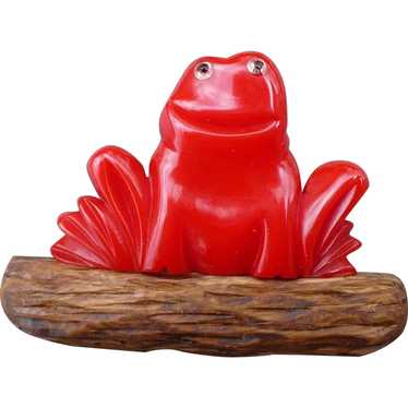 Bakelite Frog On Log Pin - image 1