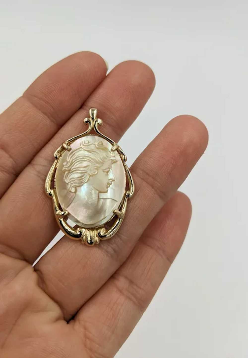 Magnificent 14k Hand Crafted Mother of Pearl Yell… - image 2